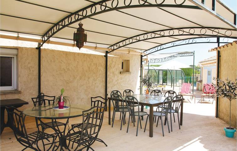 Location de vacances pour 11 personnes, avec terrasse ainsi que jardin et piscine à Rochefort-du-Gard - 3