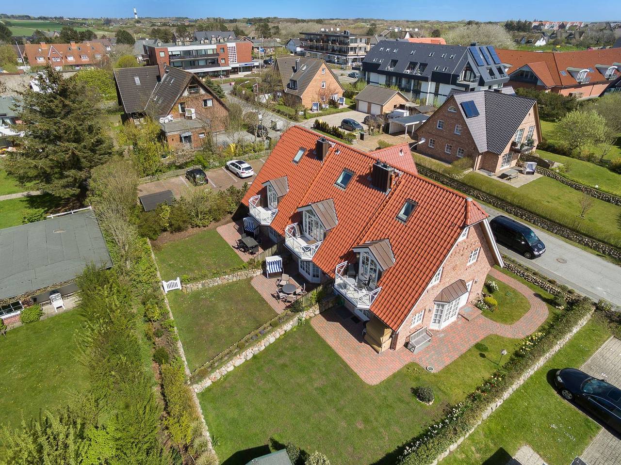 Ganze Wohnung, Eck-Appartement mit kleinem Gärtchen im Erd- und Untergeschoss in Wenningstedt, Sylt