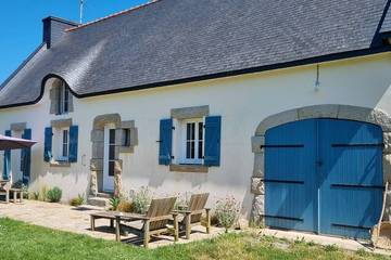 Location de vacances pour 6 personnes, avec jardin dans Plage Kerdallé