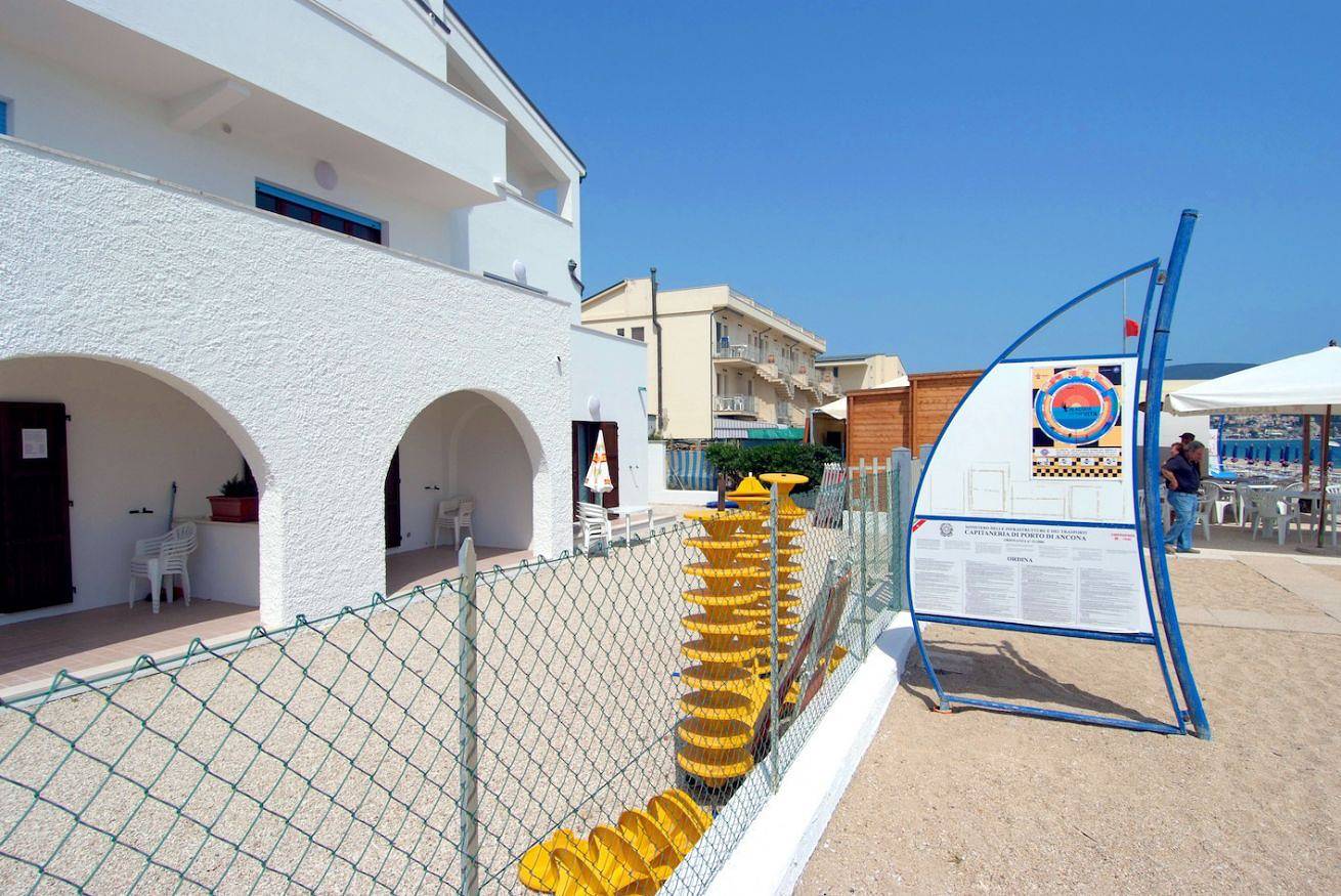 Apartamento entero, Rs315 - Marcelli, two-room apartment in a seafront residence, beach included in Marcelli, Riviera del Conero