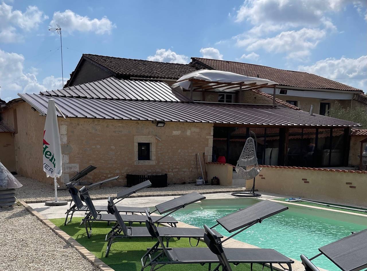 Ferienhaus 'L’alambic' mit privatem Pool, Terrasse und Wlan in Guizengeard, Charente