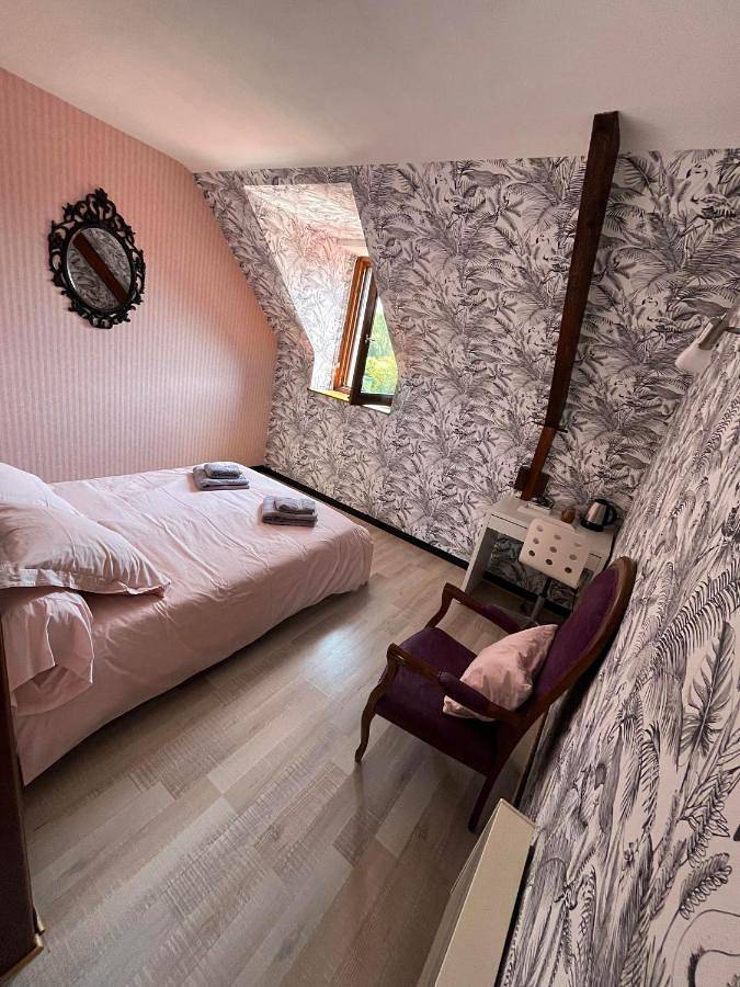 Twin Room with Garden View in Pleudihen-sur-Rance, Région de Dinan