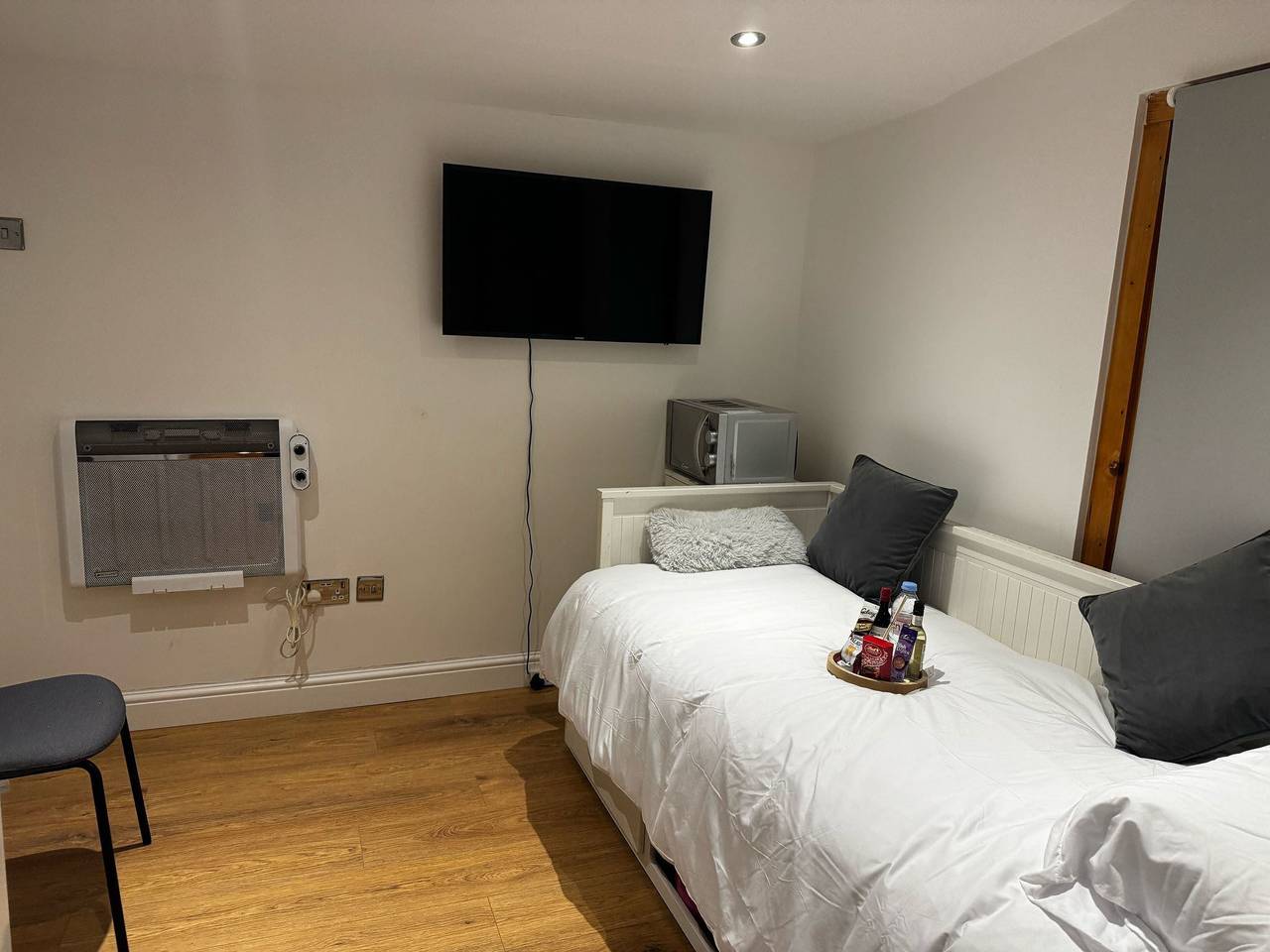 Tranquil Cabin Retreat in Bexleyheath in Bexley, London