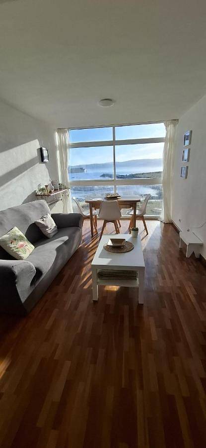 Appartement entier, Piso primera línea de playa y vistas al mar en Cariño in Area da Concha (Cariño), Cariño
