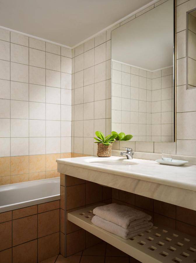 Club vacances pour 3 personnes, avec vue et bassin pour enfant ainsi que piscine et jardin en Crète - 3