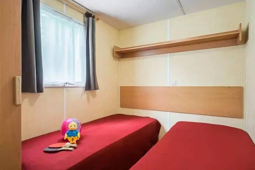 Mobil home 3 Pièces 4/6 Personnes + Tv in Saint-Hilaire-la-Forêt, Vendée