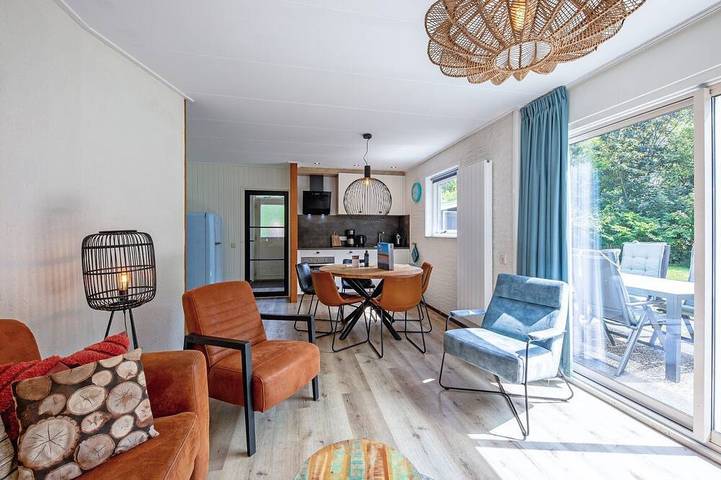 Ferienhaus für 4 Personen, mit Whirlpool und Terrasse