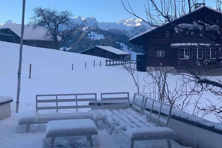 Ferienwohnung für 8 Personen, mit Balkon in Saanen
