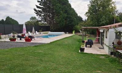 Gîte pour 7 personnes, avec vue sur le lac ainsi que jardin et piscine à Boisredon