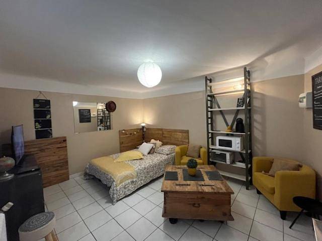 Appartement entier, Pause à Beaucaire avec garage à vélo ou moto in Beaucaire, Région de Nîmes