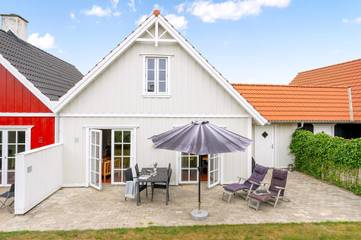 Ferienhaus für 4 Personen, mit Garten und Terrasse sowie Sauna und Whirlpool in Blavand