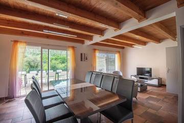 Cottage pour 12 personnes, avec jardin et terrasse, animaux acceptés à Vesseaux