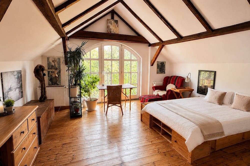 Ganze Wohnung, Romantische Dachgeschoss Ferienwohnung (bis 12 Personen) in Boitzenburger Land, Barnimerland Region