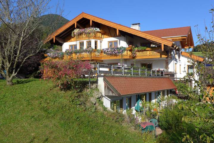Pension für 3 Personen, mit Balkon und Terrasse sowie Garten und Sauna in Brannenburg