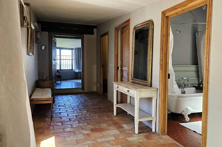 Charming 3-bedroom house with panoramic views in peaceful Séguret in Séguret, Vaucluse