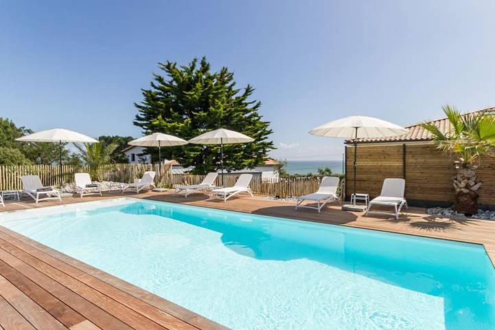 Gîte pour 2 personnes, avec Jacuzzi ainsi que Terrasse et Piscine