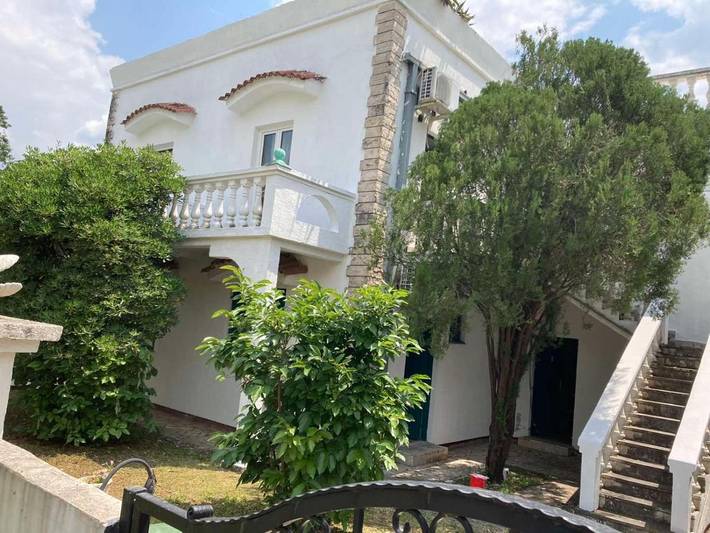 Appart’hôtel pour 2 personnes, avec terrasse ainsi que jardin et vue, animaux acceptés