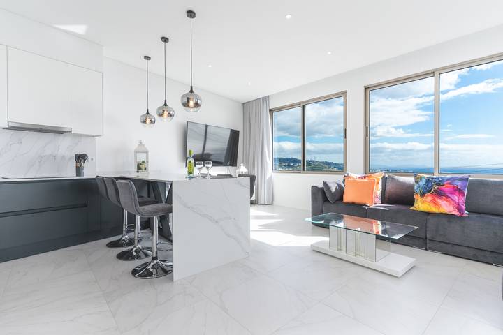 Location de vacances pour 5 personnes, avec piscine ainsi que balcon et vue sur l’océan à Câmara de Lobos - 2