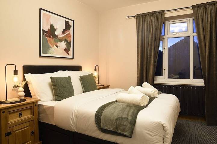 Luxury 4 Beds Bolton Retreat | Garden | Sleeps 7 in Bolton, Grand Manchester