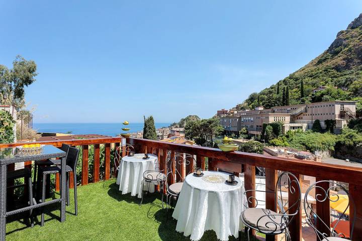 Apartment for 2 people, with garden, with pets in Taormina
