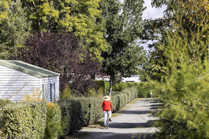 Camping für 4 Personen, mit Terrasse und Pool in Saint-Jean-de-Monts - 3