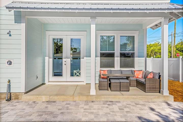 Vacation rental for 14 people, with balcony and yard, with pets in Gulf Coast