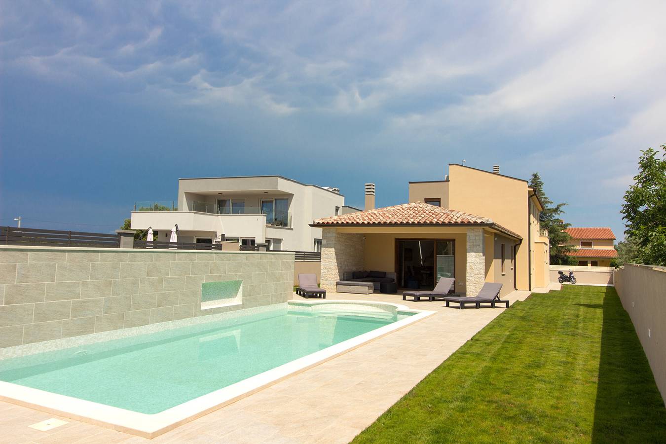 Villa for 8 people with pool in Sisan, Southcoast Istria