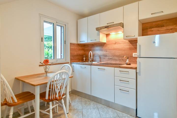 Ganze Wohnung, Ferienwohnung Ula im Erdgeschoß mit Terrasse mit Meerblick  in Nerezine, Lošinj (Kvarner Bucht)