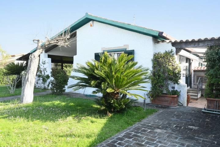 Entire apartment, P090 - Porto Recanati, a wonderful villa in a residential complex with a swimming pool. in Scossicci, Porto Recanati