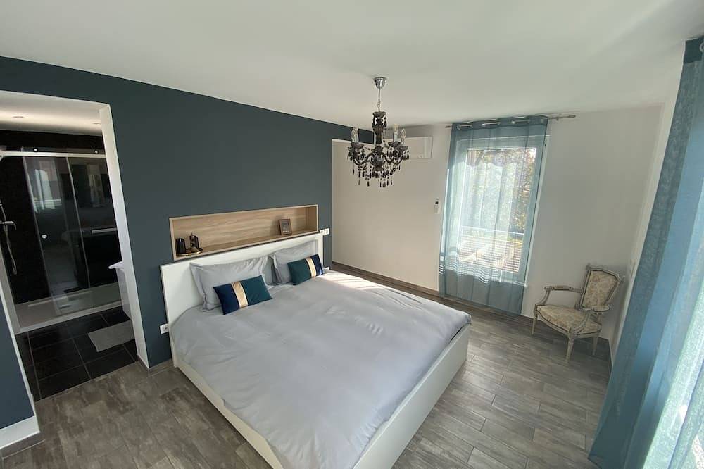 Modern House Town Center with Garage in Strasbourg, Strasbourg region