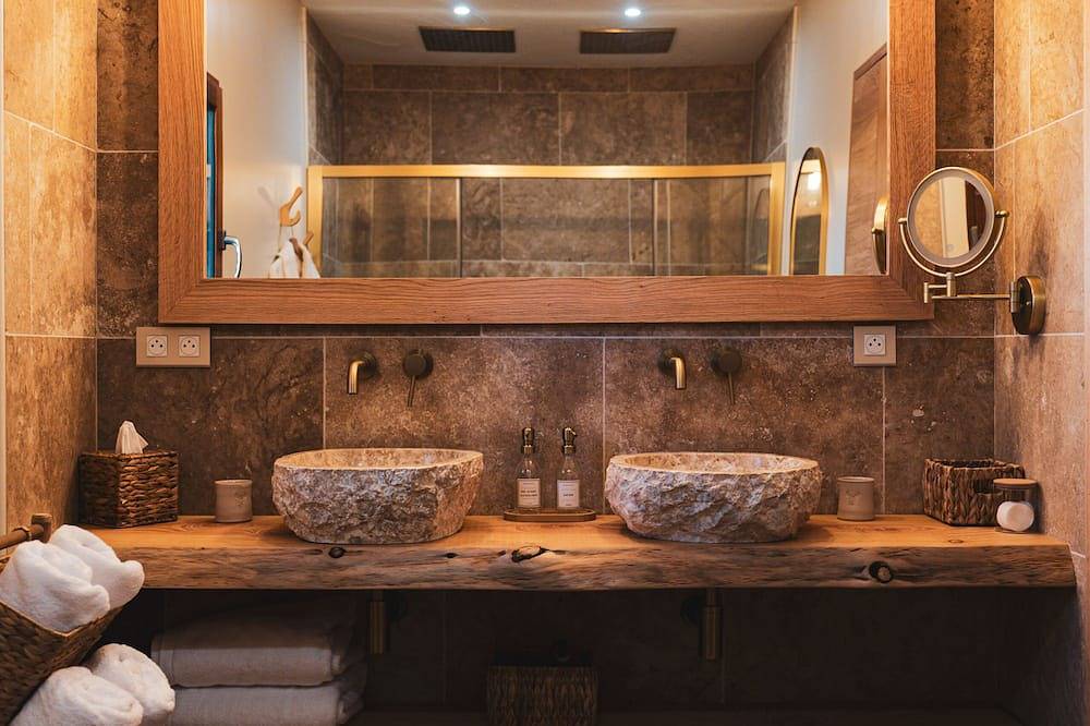 Lodge on stilts with private Nordic bath in Normandy in Le Perrey, Bernay region