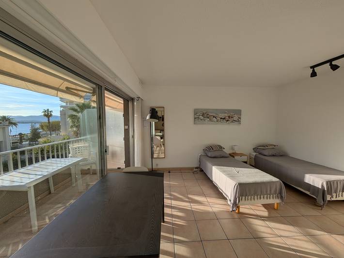 Gîte pour 2 personnes, avec balcon dans Plage Veillat Saint Raphael