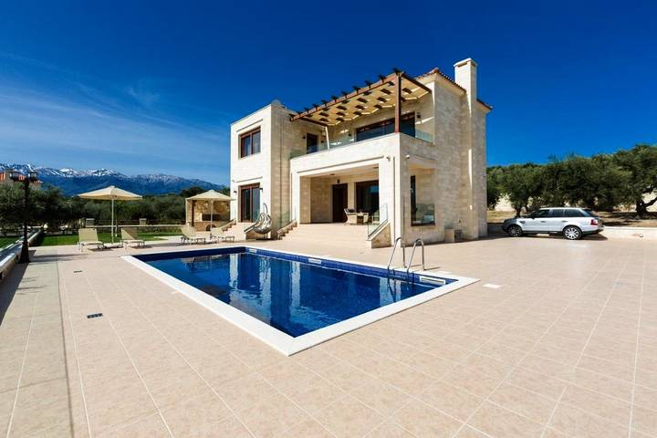 Villa für 7 Personen, mit Ausblick und Garten sowie Pool und Sauna - 1