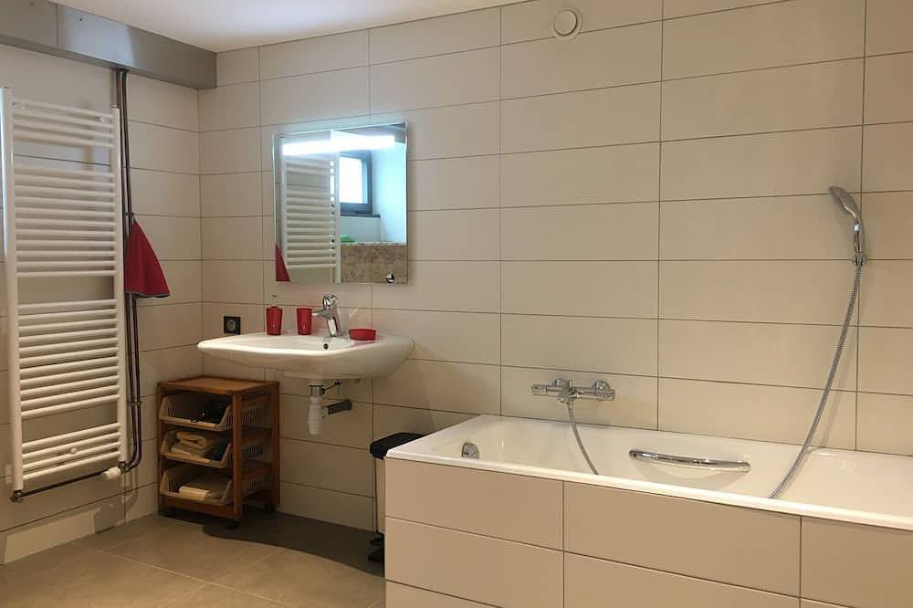 Ecogite con Terraza y Jardín Privado para Familias in Meurthe y Mosela