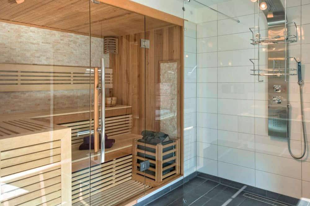 Exceptional vacation home: Sauna, fireplace & Whirlpool - playground, Bbq, Wifi, kids room in Alpirsbach, Vallée du Kinzig