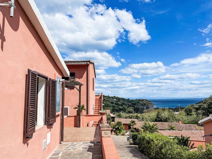 Location de vacances pour 3 personnes, avec Balcon ainsi que Terrasse et Jardin à Capoliveri