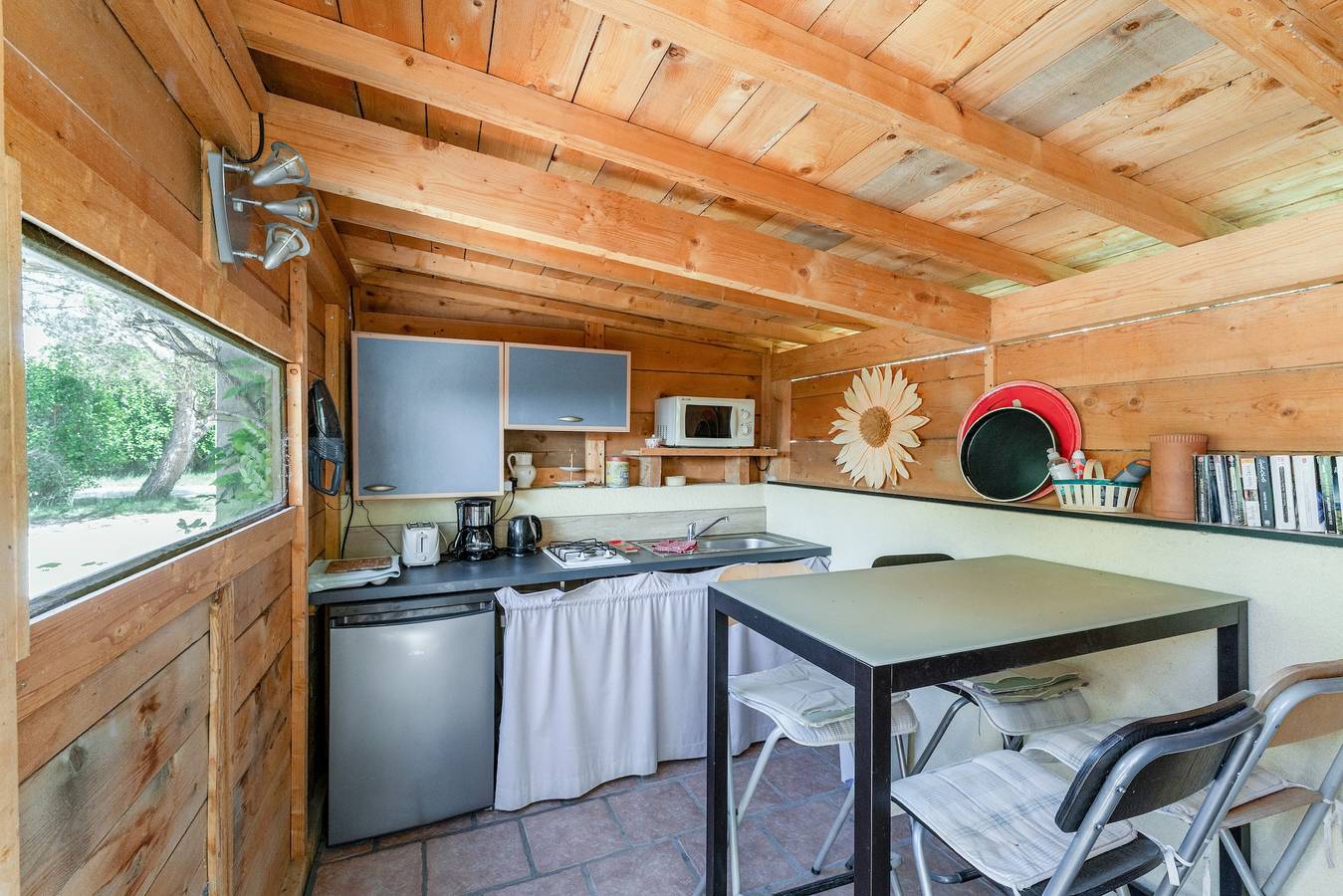 Sauge Room with Shared Pool, Wi-Fi, and Air Conditioning in Pernes-les-Fontaines, Vaucluse