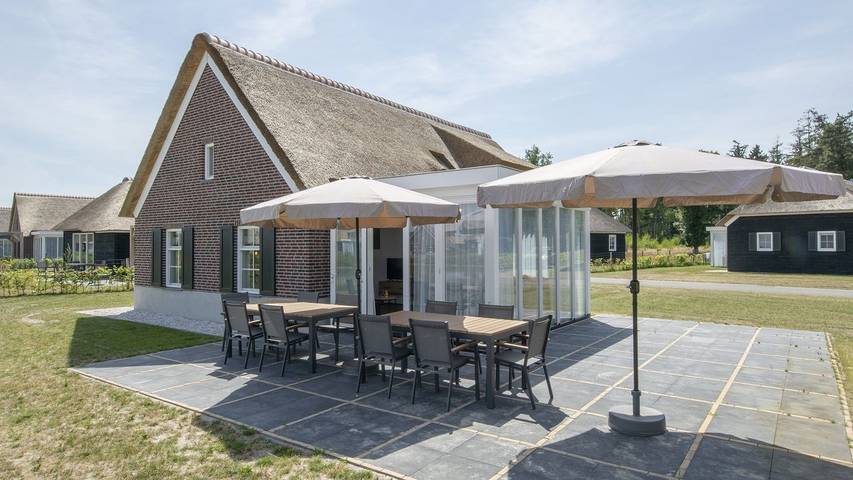 Vakantiehuis voor 10 personen, with terras and tuin as well as zwembad, met huisdier in Someren