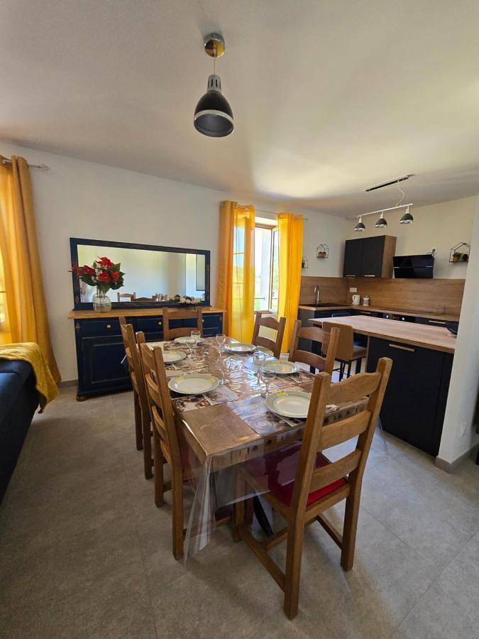 Gîte pour 6 personnes, avec vue à Bras