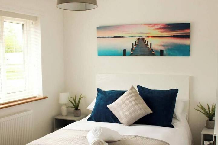 Beckleigh House King or twin beds free parking x3 in Kettering, Northamptonshire