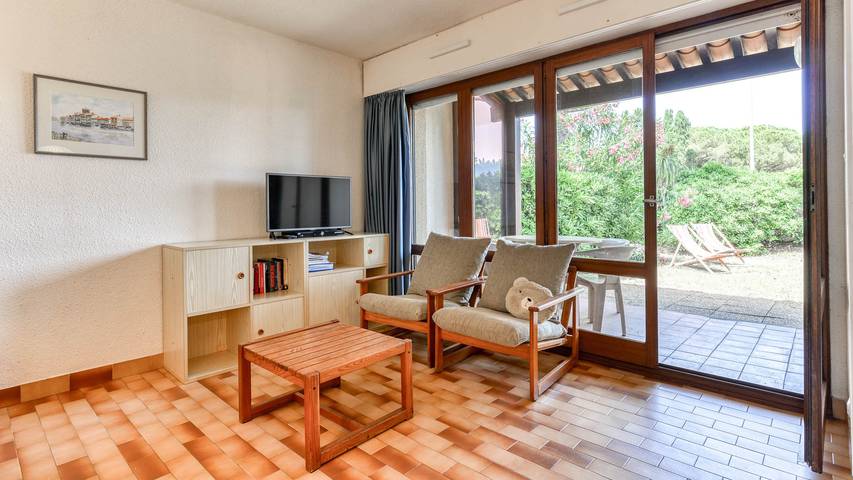 Gîte pour 4 personnes, avec jardin et bassin pour enfant dans Plage de La Roquille - 3
