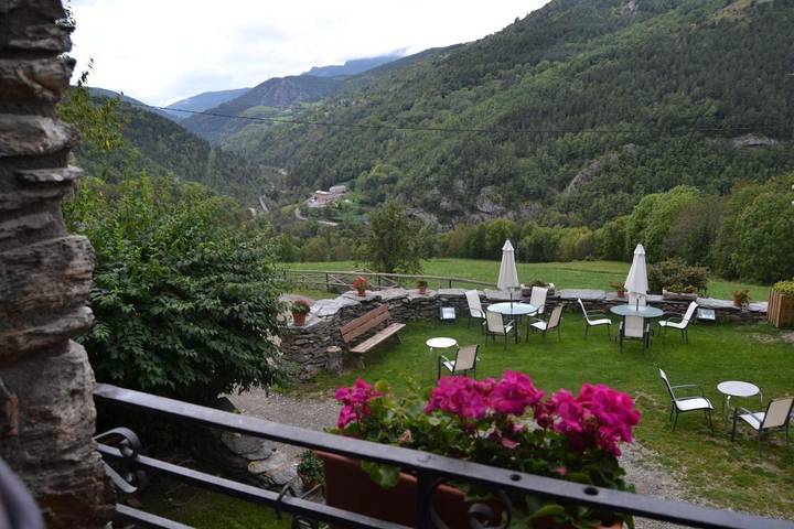 Casa rural con piscina para 4 personas, con Terraza además de Jardín y Vistas en Ripollès - 3