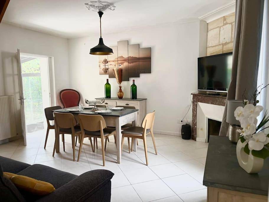 Three-Bedroom House in La Rivière, Région de Libourne