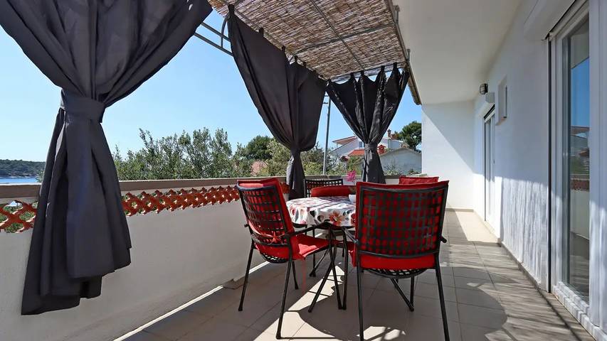 Ferienwohnung für 4 Personen, mit Terrasse auf Rab