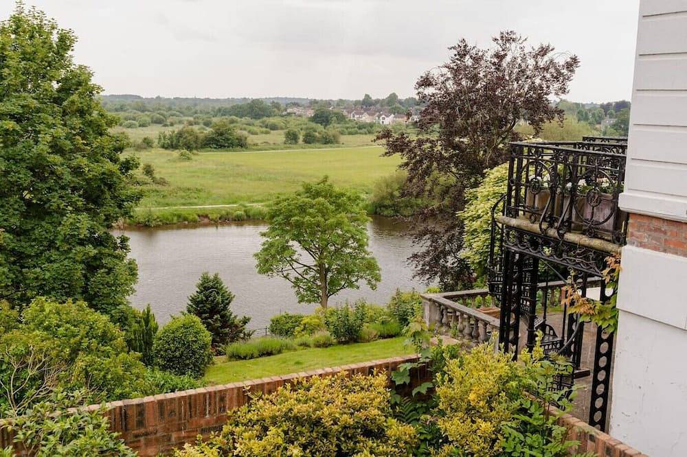 Well Located 2 Bed Cottage with Lovely River Views in Chester, Cheshire West and Chester