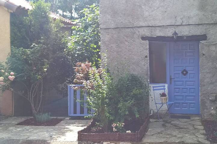 Gîte pour 5 personnes, avec terrasse et jardin, animaux acceptés à Cailla