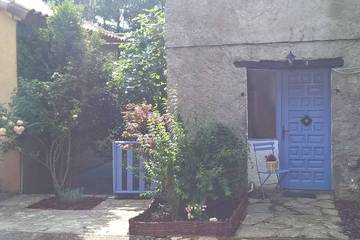 Gîte pour 5 personnes, avec jardin et terrasse, animaux acceptés à Cailla