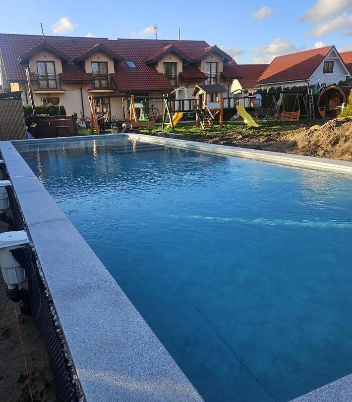 Ośrodek wypoczynkowy dla 4 osób, z widok na jezioro i basen oraz sauna i ogród, zwierzęta dozwolone w Rowy