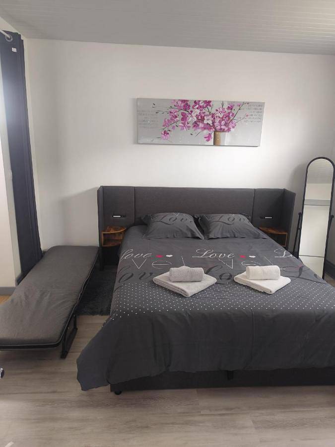 Appartement entier, Maison avec cours privé Chez Steph et Angie in Londinières, Région de Dieppe