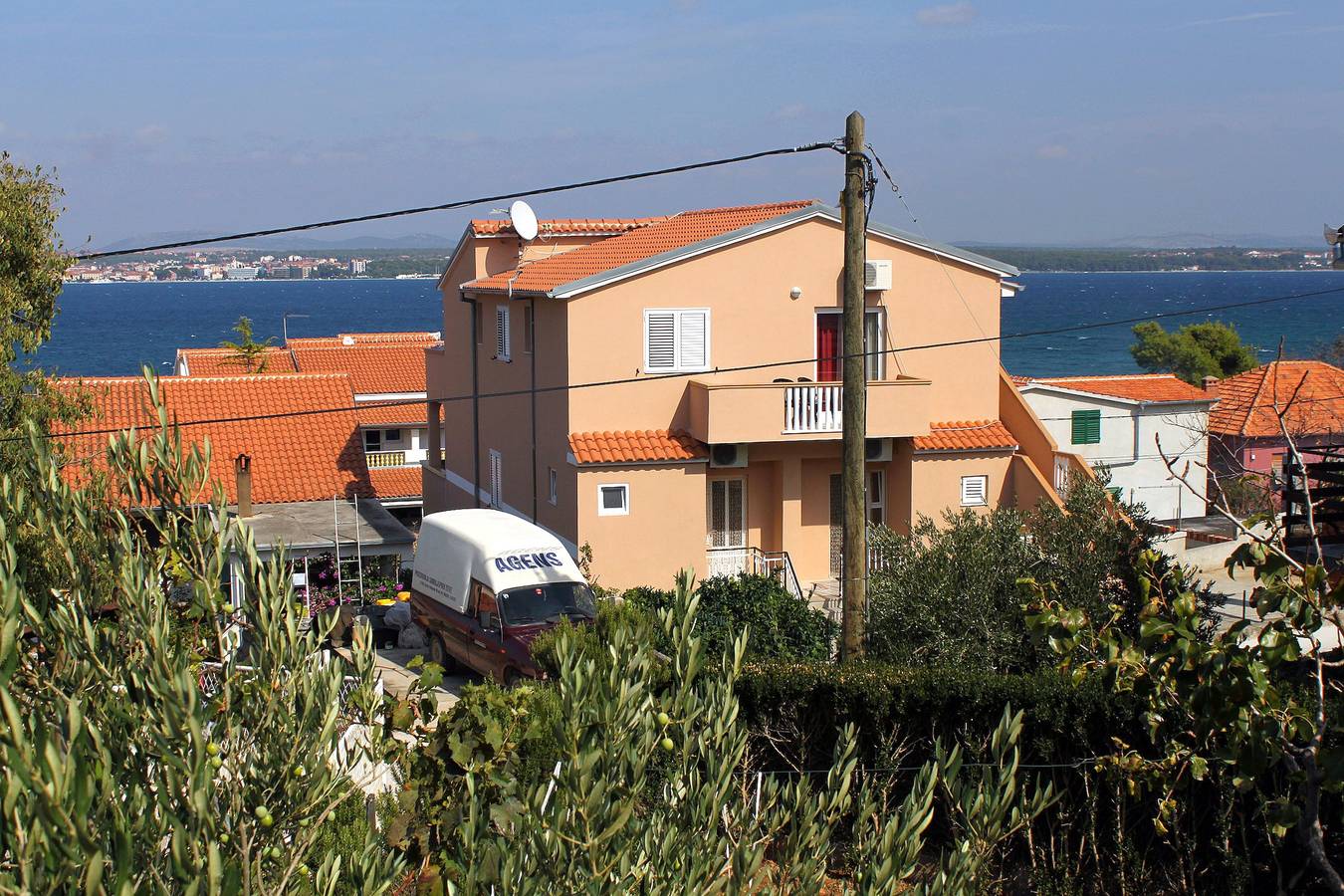 Ganze Wohnung, 2-Zimmer-Ferienwohnung mit Terrasse und Meerblick Tkon, Pasman A-8455-a in Tkon, Pasman